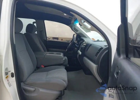 2010 Toyota Tundra Grade 5.7L V8 z USA, uszkodzony, nr VIN 5TFEY5F18AX082743